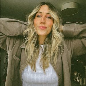 Meet your Posher, Steph